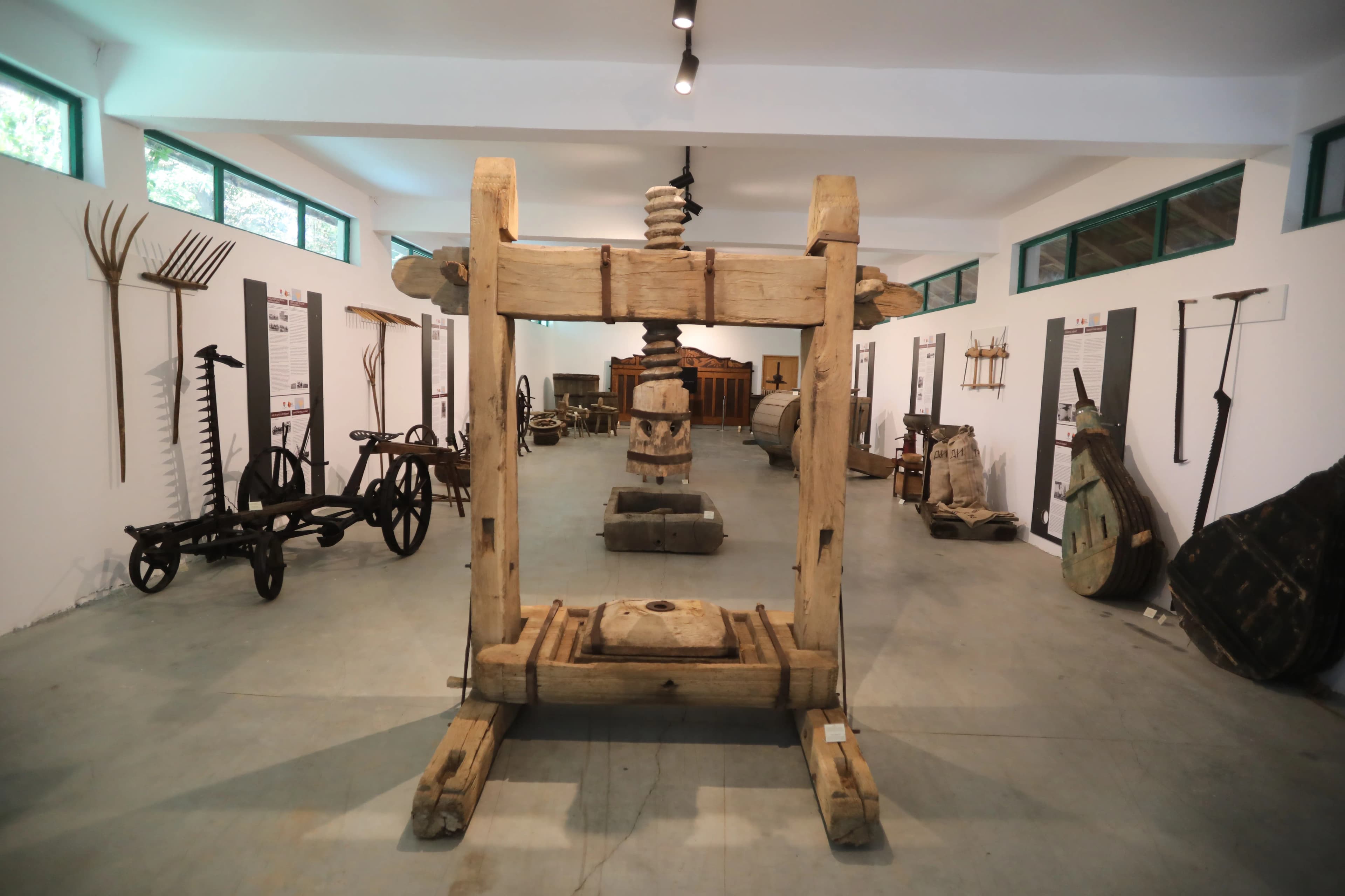În mijlocul uneltelor de altădată — fotografie galerie 1